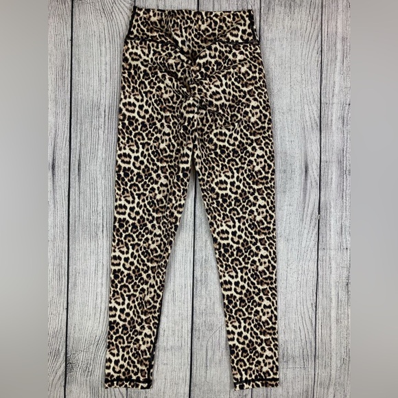 Like NEW! Zyia Scrunch Bum Leopard Leggings 🐆 - Picture 3 of 4